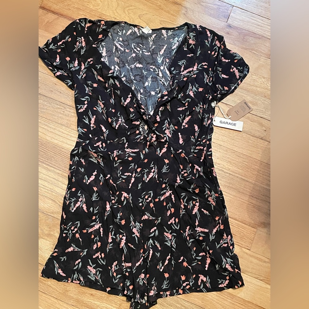 NEW Garage black floral romper with tie front - size M NWT